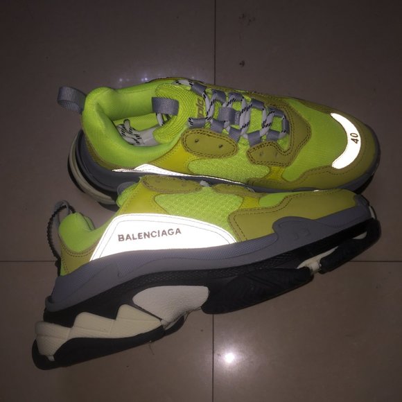 balencaiga triple s sneaker